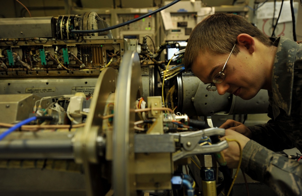 Avionics ensure ‘Draggins, Fiends’ wired, ready