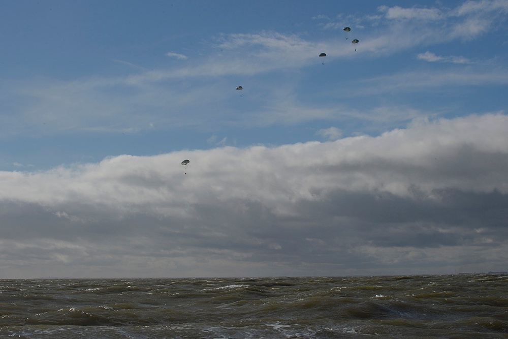 56th RQS, 7th SOS make a splash