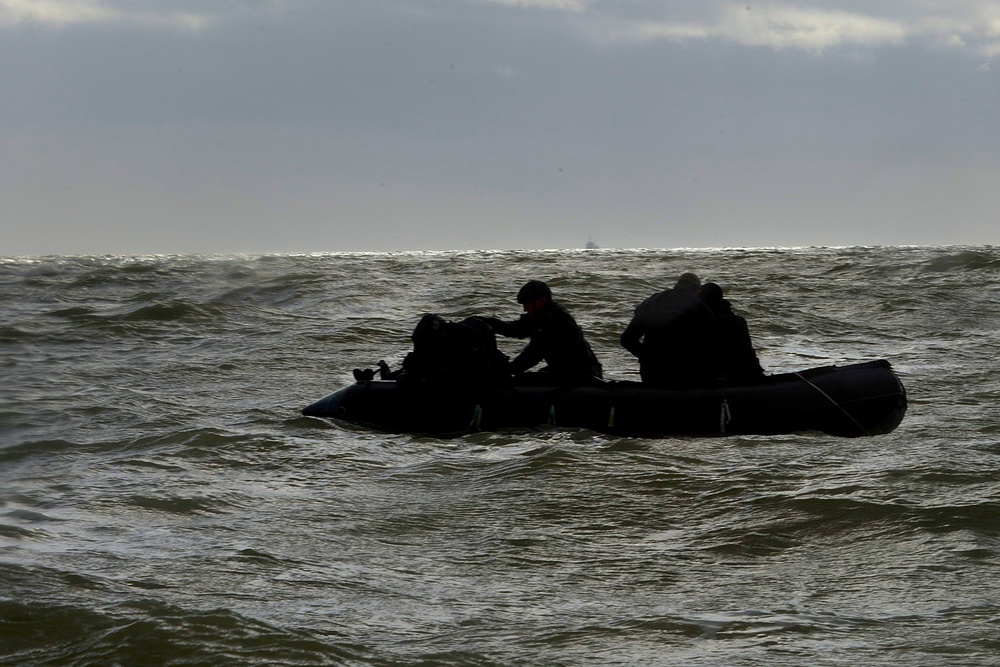 56th RQS, 7th SOS make a splash