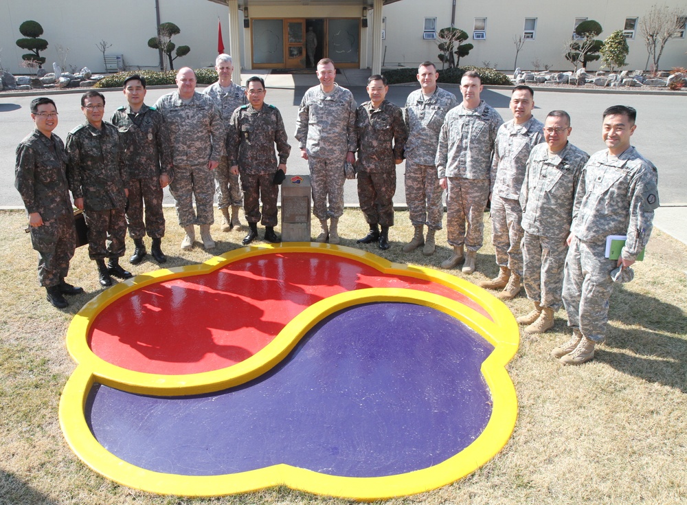 Gen. Kim visits the 19th ESC