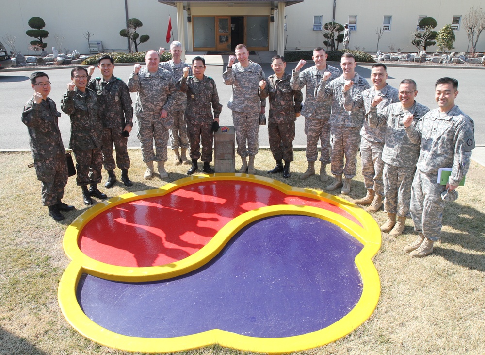 Gen. Kim visits the 19th ESC