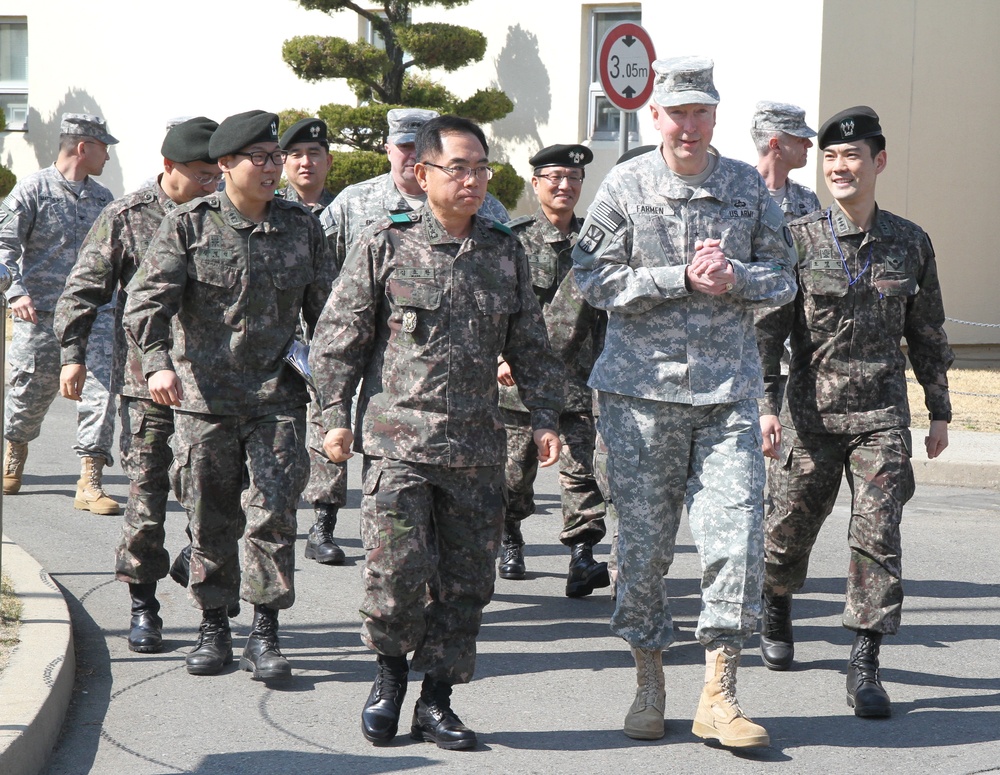 Gen. Kim visits the 19th ESC