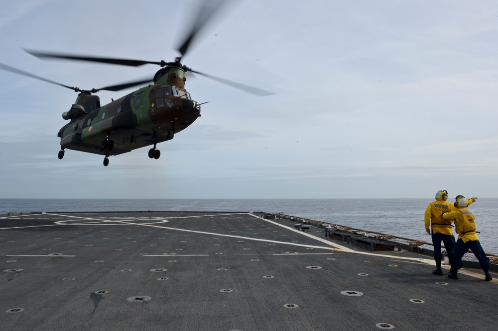 US Marines, Spanish pilots conduct bilateral carrier landings