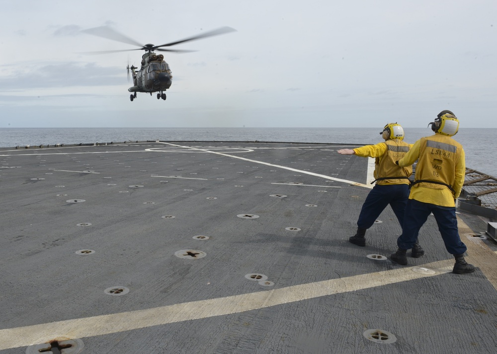 US Marines, Spanish pilots conduct bilateral carrier landings