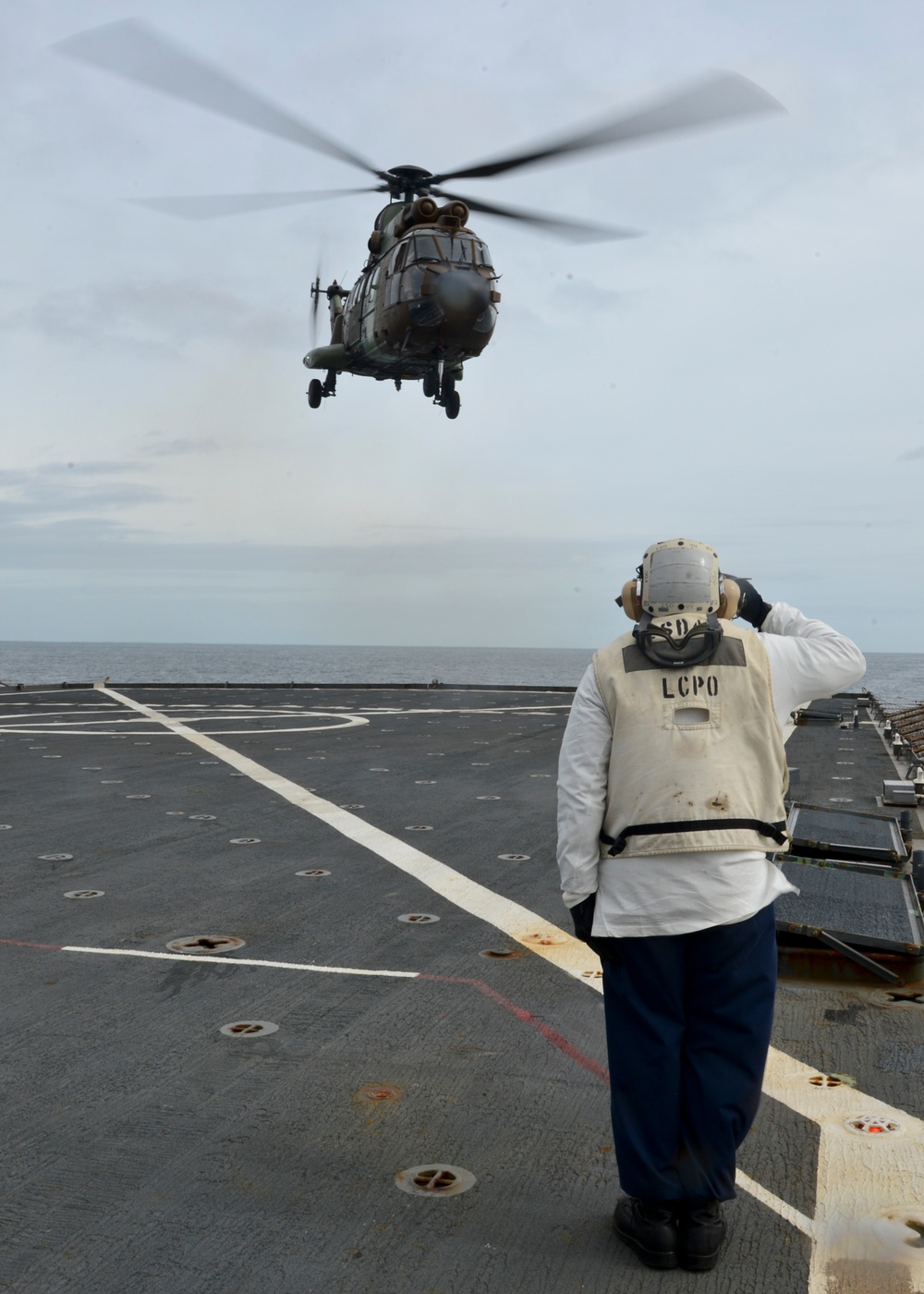 US Marines, Spanish pilots conduct bilateral carrier landings