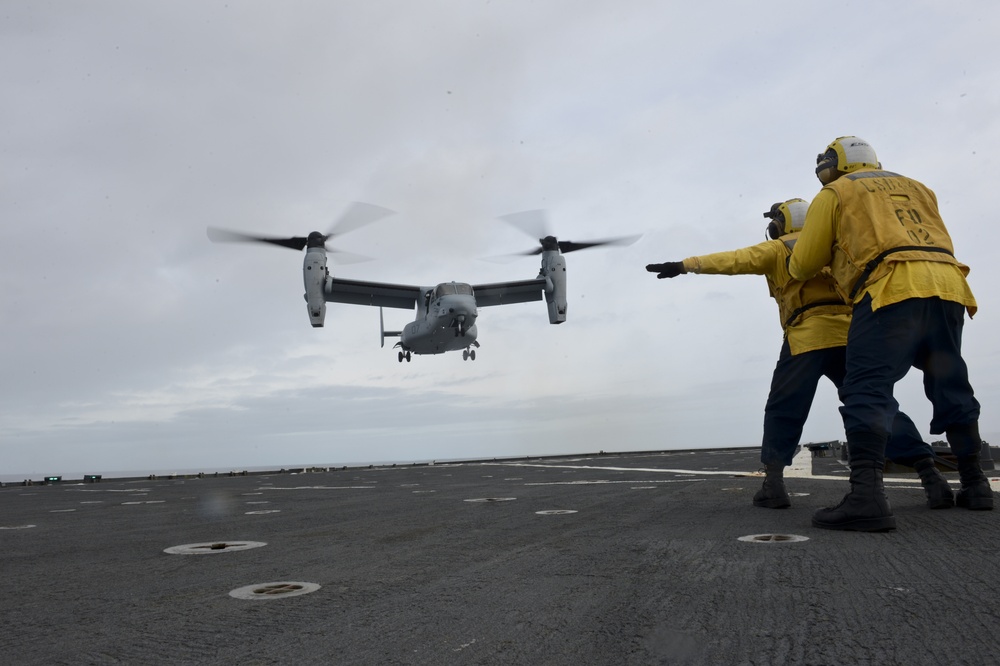 US Marines, Spanish pilots conduct bilateral carrier landings