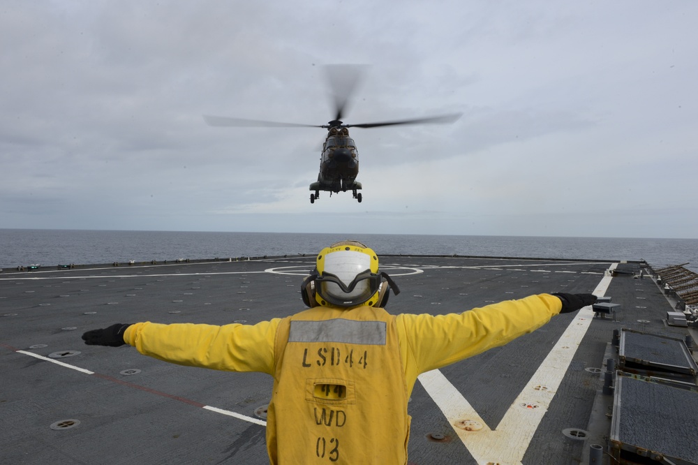 US Marines, Spanish pilots conduct bilateral carrier landings