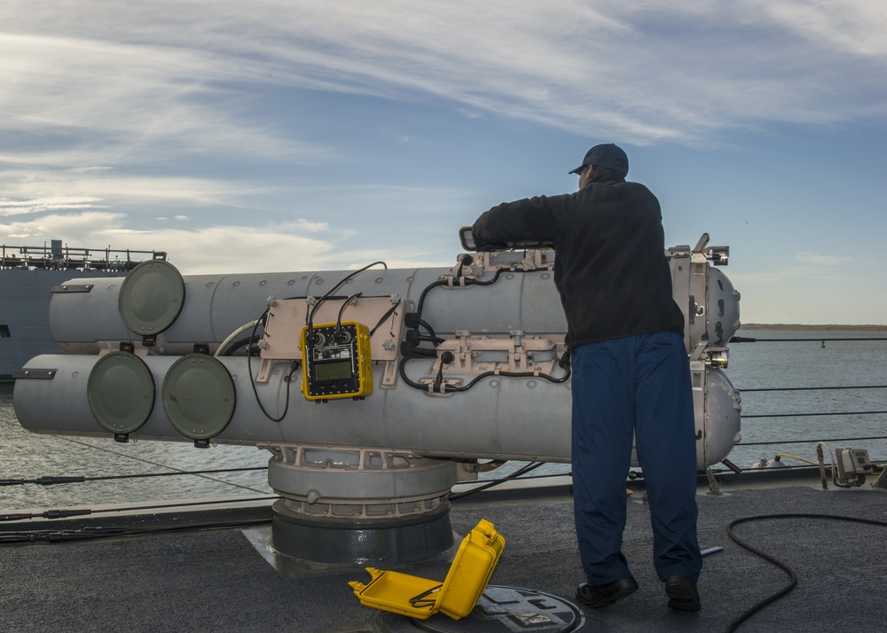 USS Truxtun maintenance