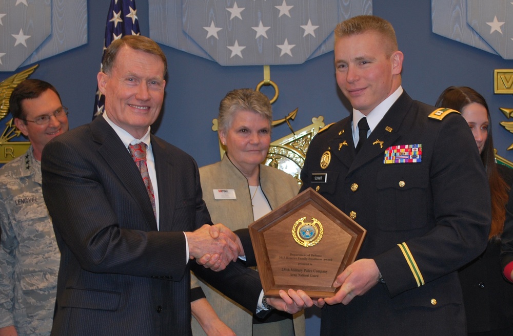 Pentagon honors South Dakota Guard Family Readiness Group