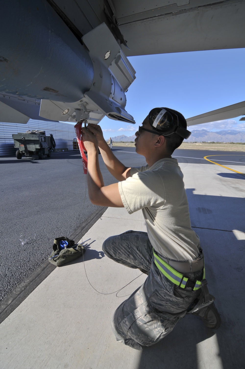 Prepping a GBU-12 fin assembly