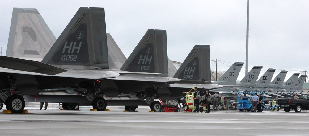 Crews prepare fighters for air combat exercise