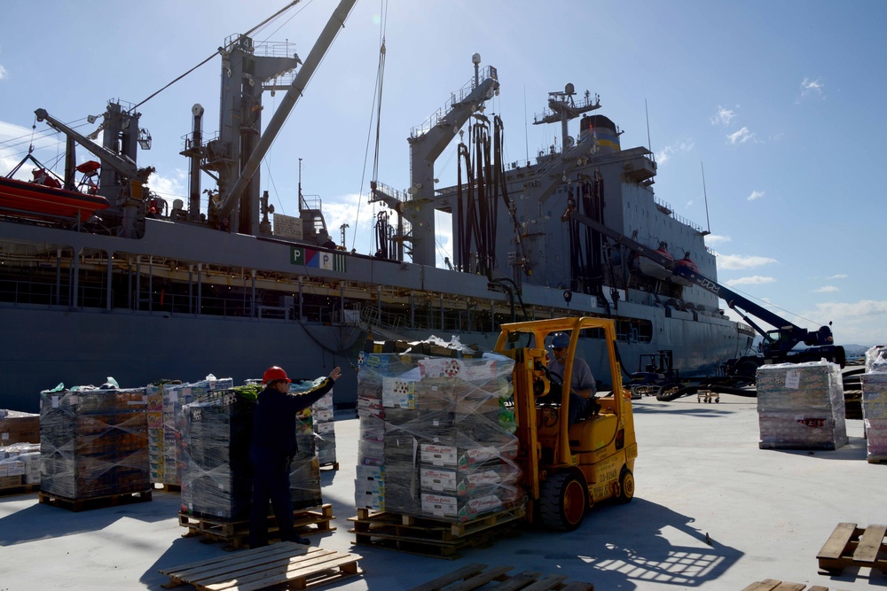 DVIDS - Images - USNS John Lenthall resupply [Image 4 of 6]