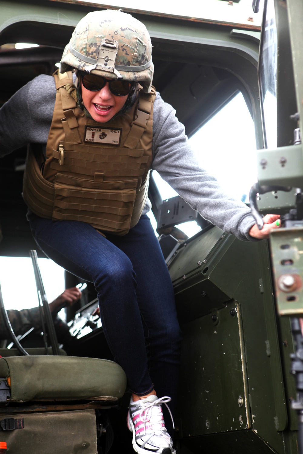 Paula Creamer visits Marines aboard Camp Pendleton