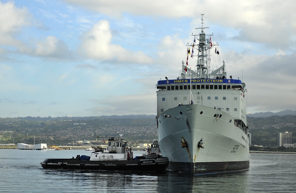 HMCS Protecteur arrives at Joint Base Pearl Harbor-Hickam