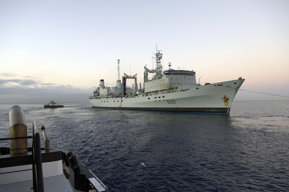 HMCS Protecteur arrives at Joint Base Pearl Harbor-Hickam