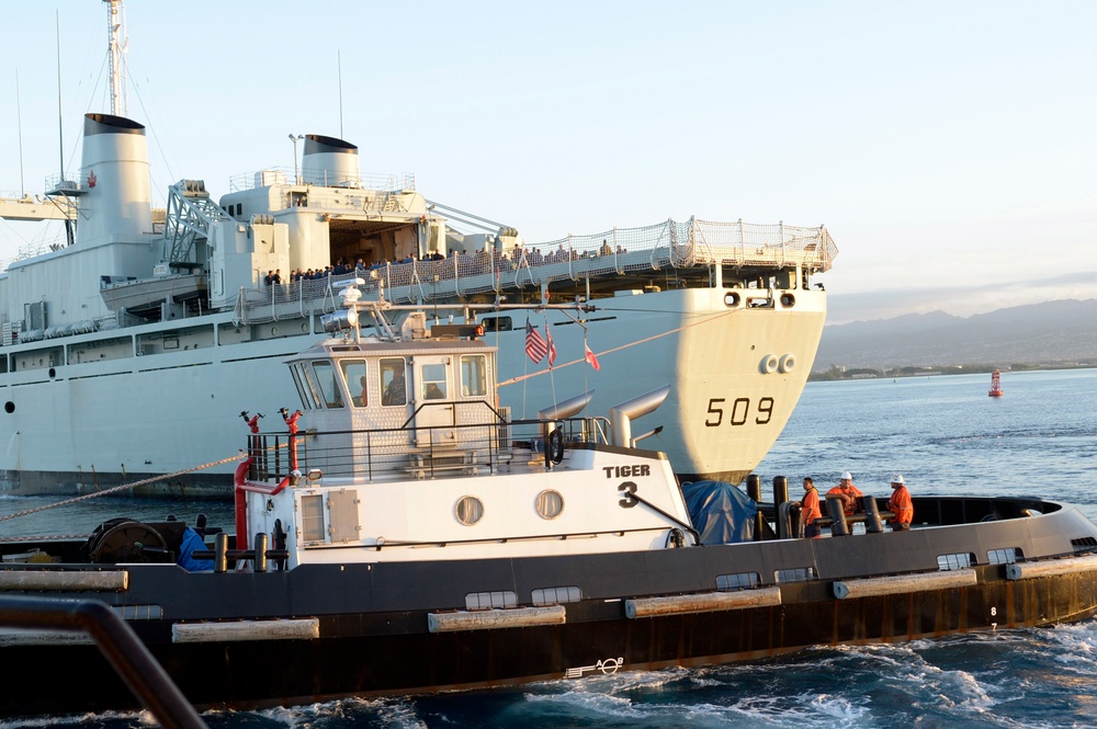 HMCS Protecteur arrives at Joint Base Pearl Harbor-Hickam