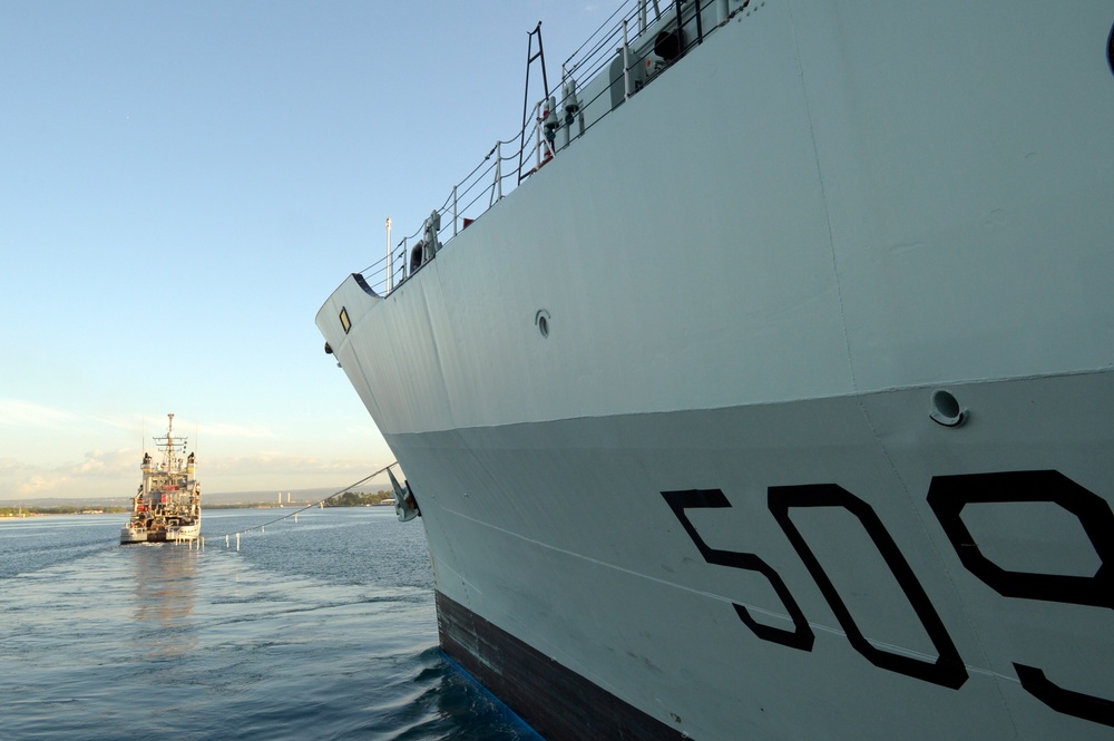 HMCS Protecteur arrives at Joint Base Pearl Harbor-Hickam