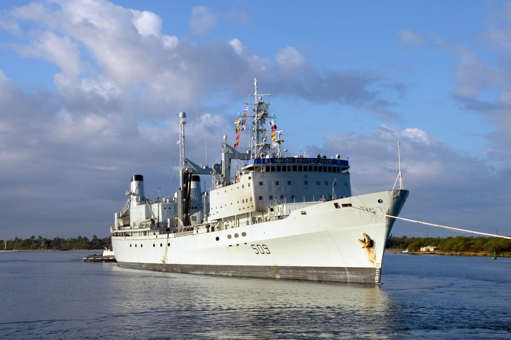 HMCS Protecteur arrives at Joint Base Pearl Harbor-Hickam