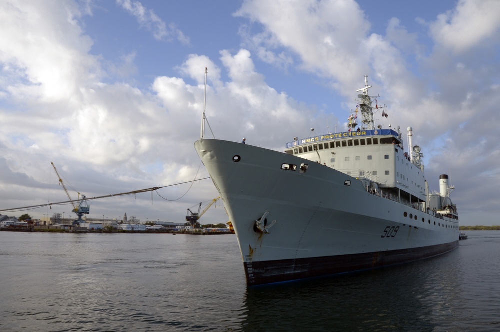 HMCS Protecteur arrives at Joint Base Pearl Harbor-Hickam