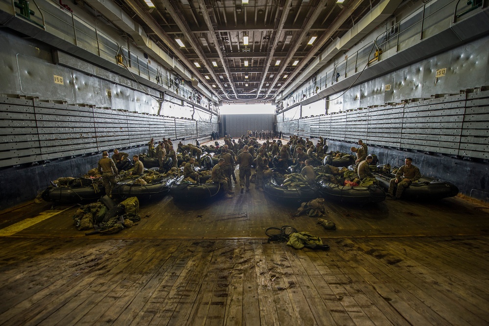 31st MEU launch and recovery operations