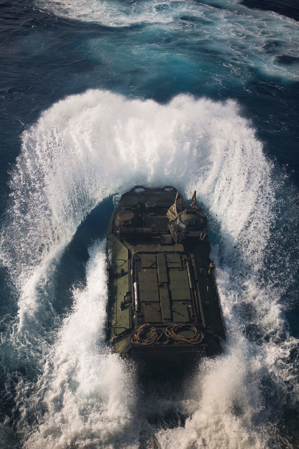 Marines conduct splash and recovery qualifications