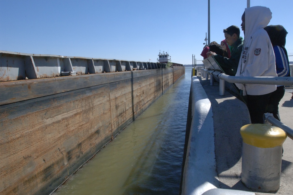 STEM freshmen learn their lesson at Old Hickory Dam