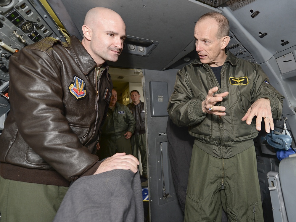 USSTRATCOM director of operations visits Team JSTARS