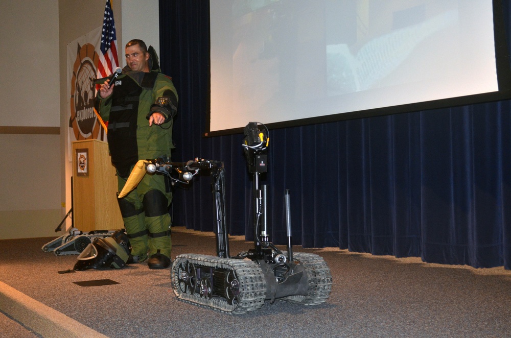 EOD chiefs participate in 'Science Day' at local elementary