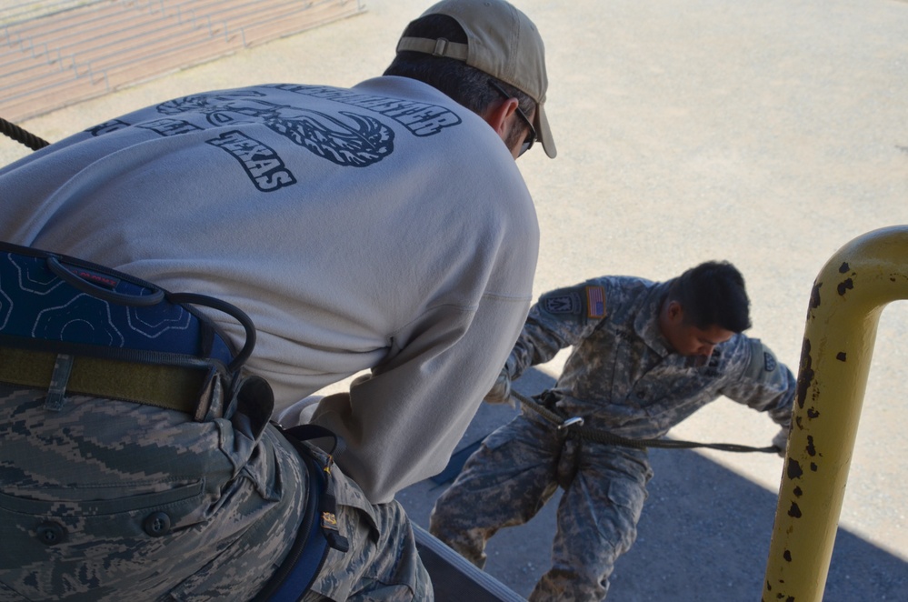 32nd AAMDC, 11th ADA Brigade conduct rappel training