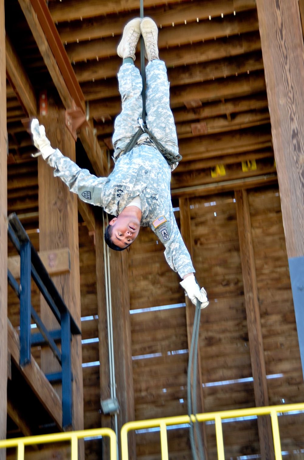 32nd AAMDC, 11th ADA Brigade conduct rappel training