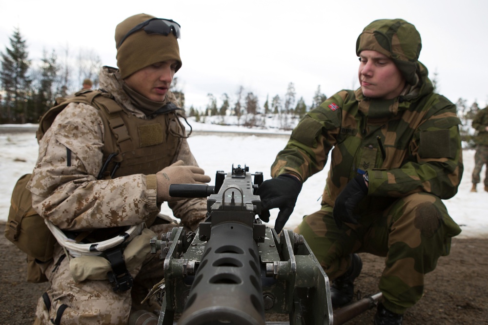 Norwegian and U.S. Marine teamwork