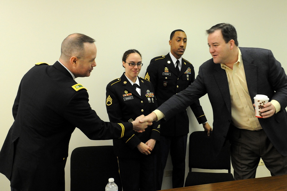Chicago-based Army Reserve soldiers meet with state senator
