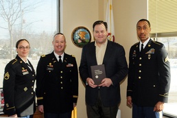 Chicago-based Army Reserve soldiers meet with state senator