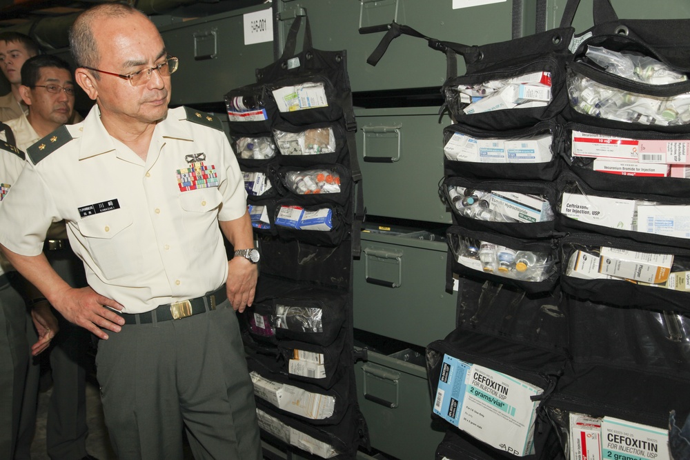 JGSDF members visit 3rd Medical Logistics Company, learn about medical capabilities