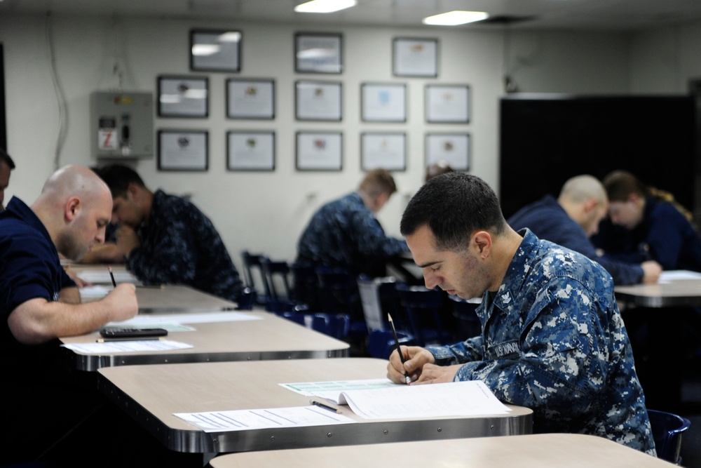 DVIDS Images Navywide advancement exam [Image 1 of 2]