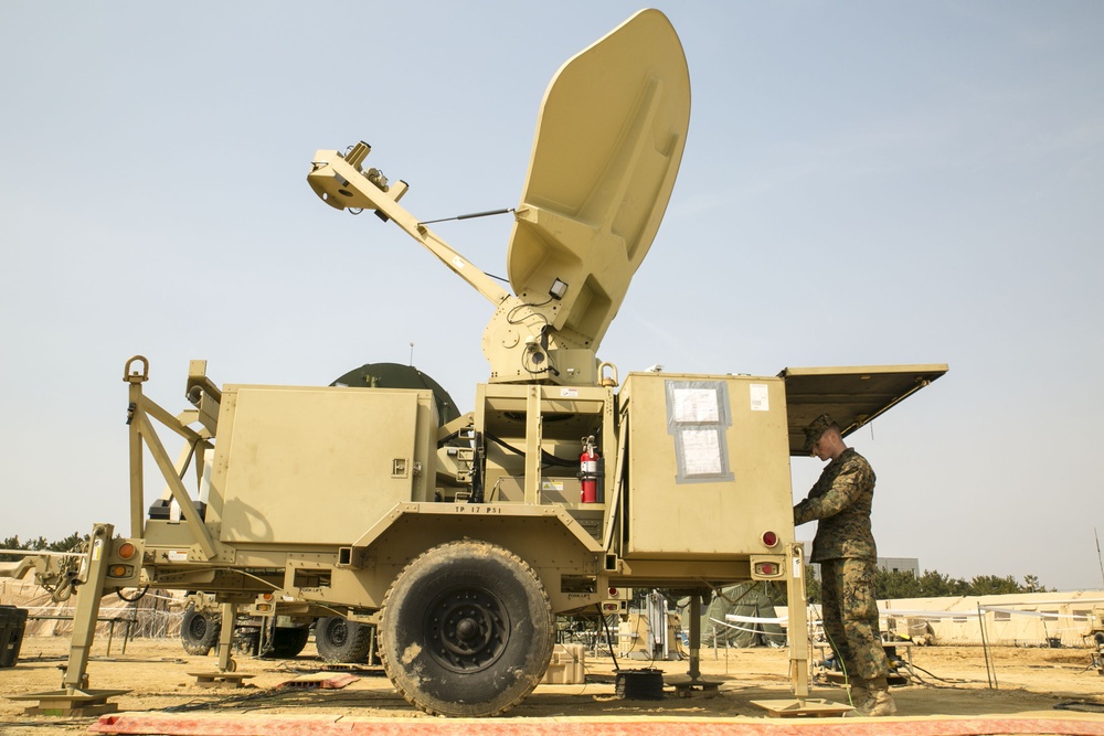 7th Communications Battalion wires up MEFEX 14