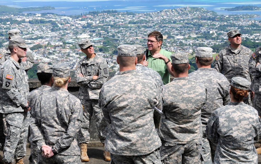 'Warfighters' visit the Battle of Nu'uanu