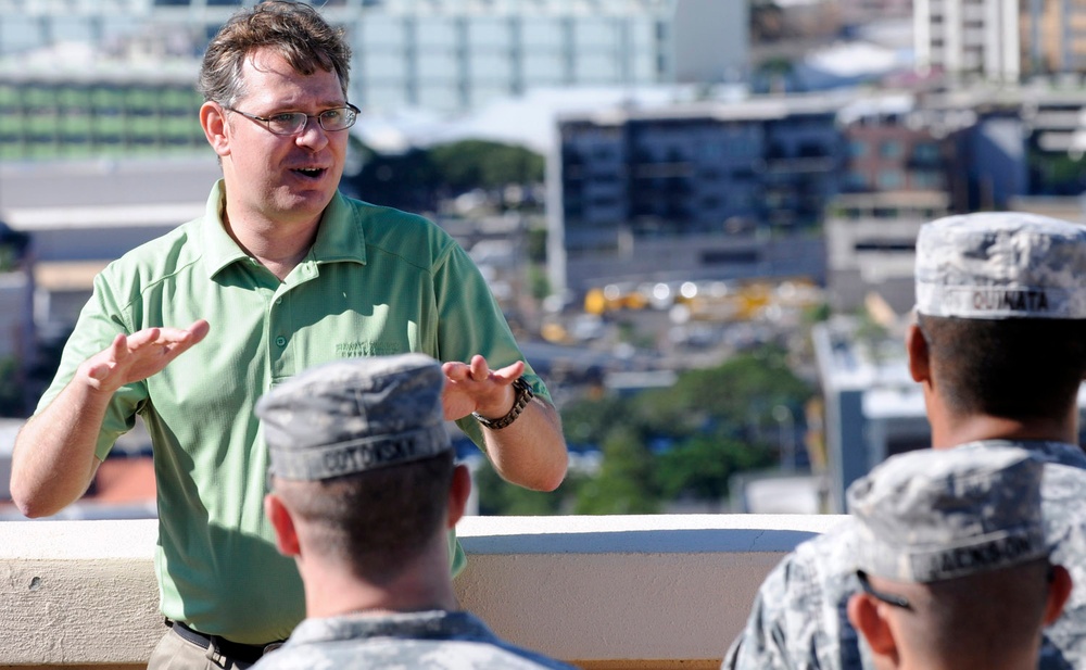 'Warfighters' visit the Battle of Nu'uanu