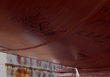 USS Green Bay Hull Signing