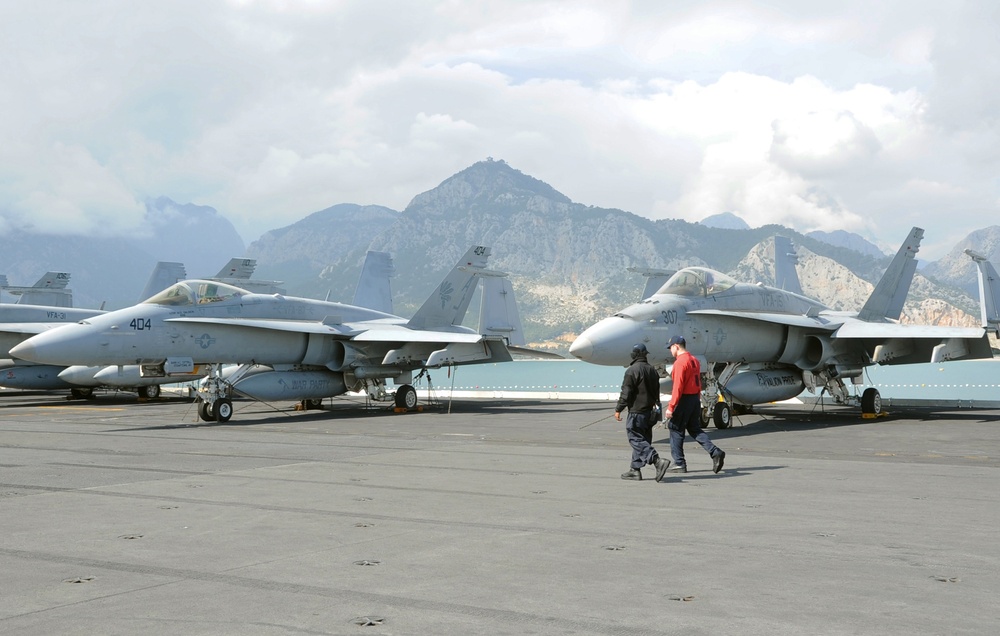 USS George H.W. Bush flight deck