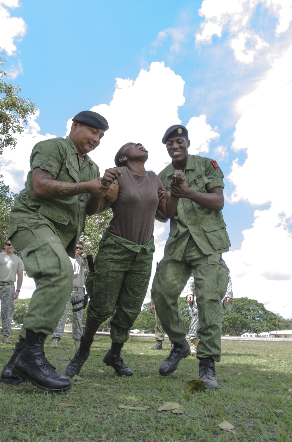 US and Belize military train on non-lethal weapons during Fused Response 2014