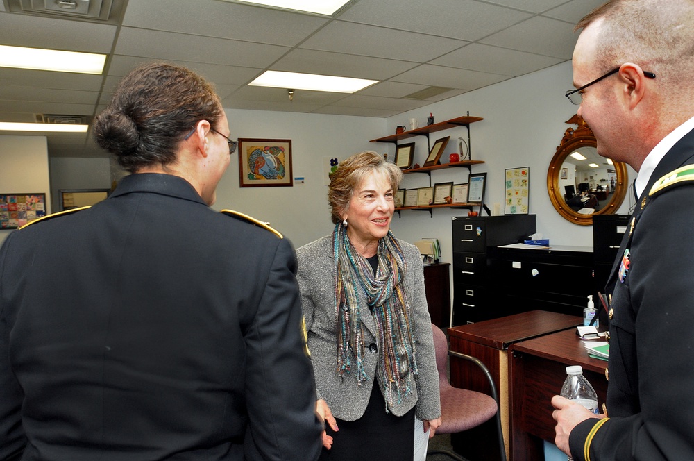 Chicago-based Army Reserve soldiers meet with U.S. Congresswoman