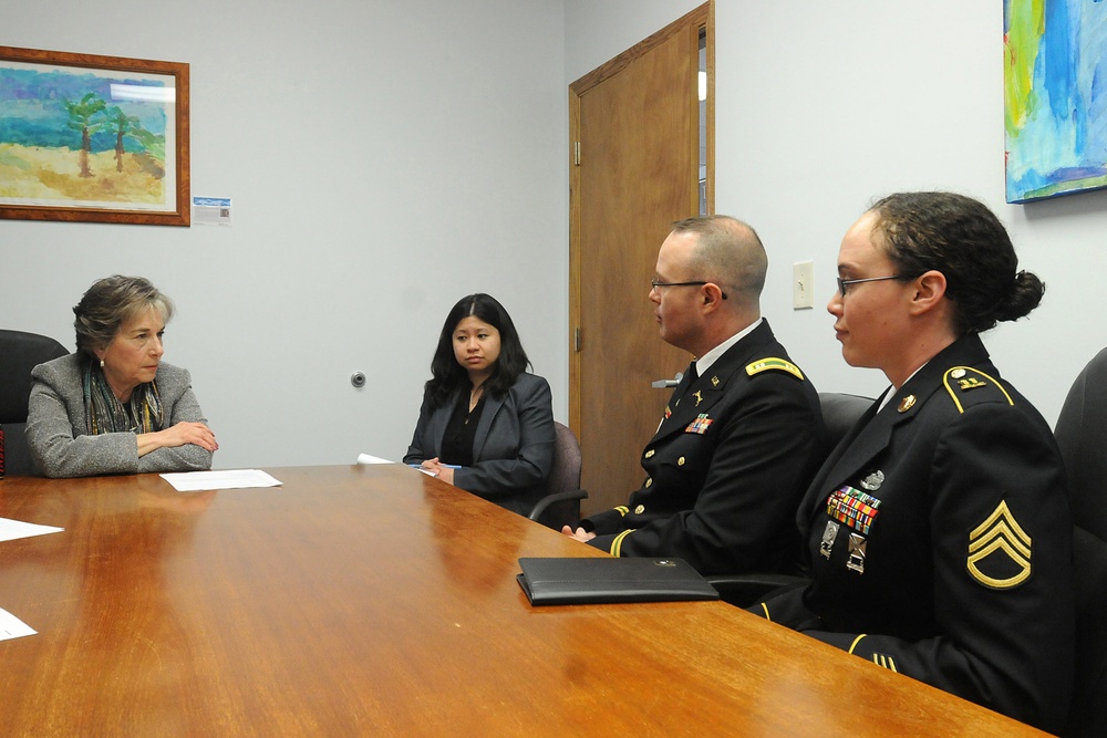 Chicago-based Army Reserve soldiers meet with U.S. Congresswoman