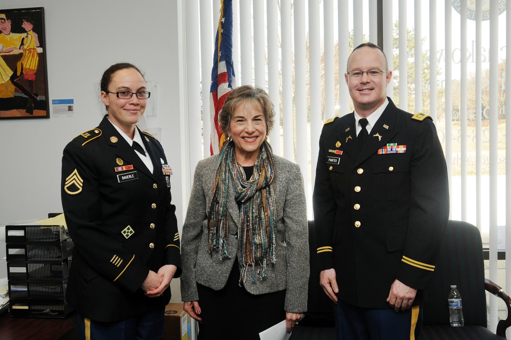 Chicago-based Army Reserve soldiers meet with U.S. Congresswoman