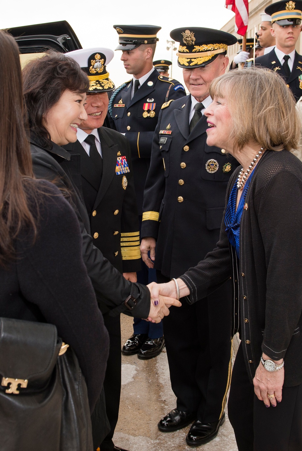 Chairman Dempsey welcomes ROK military delegation