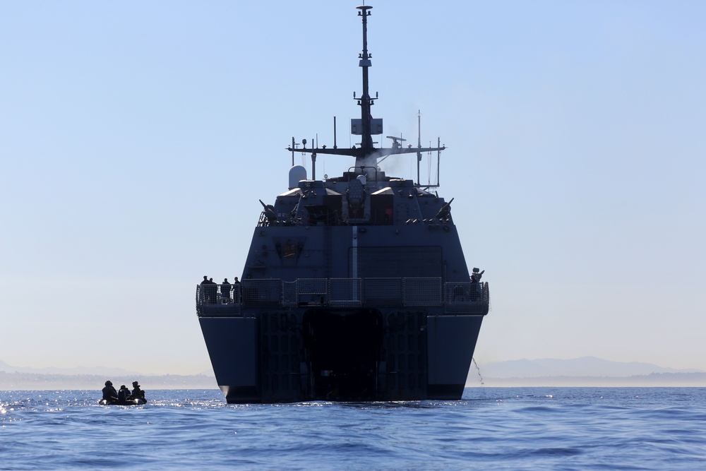 Recon Marines conduct first-time launch off USS Freedom