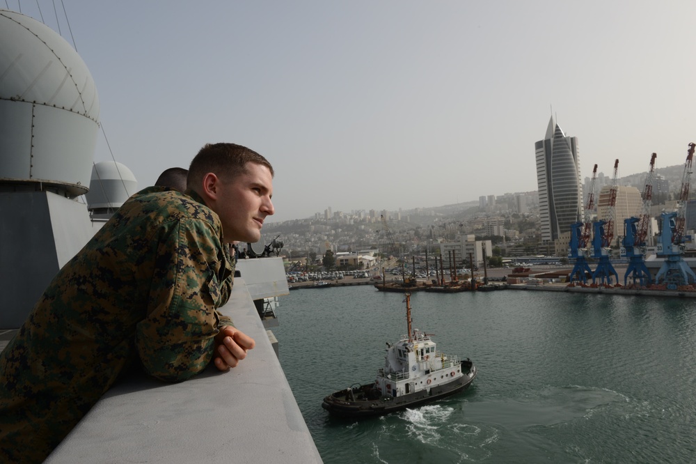 USS Mesa Verde arrives in Haifa