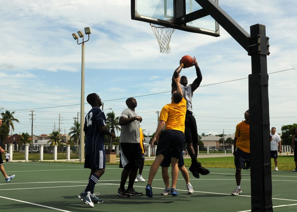 USS Gravely sailors play basketball with CGC Escanaba crew