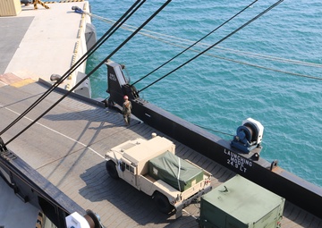 Marines hone amphibious offloading capabilities