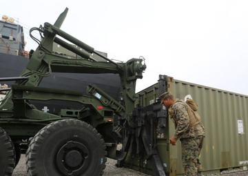 Marines hone amphibious offloading capabilities